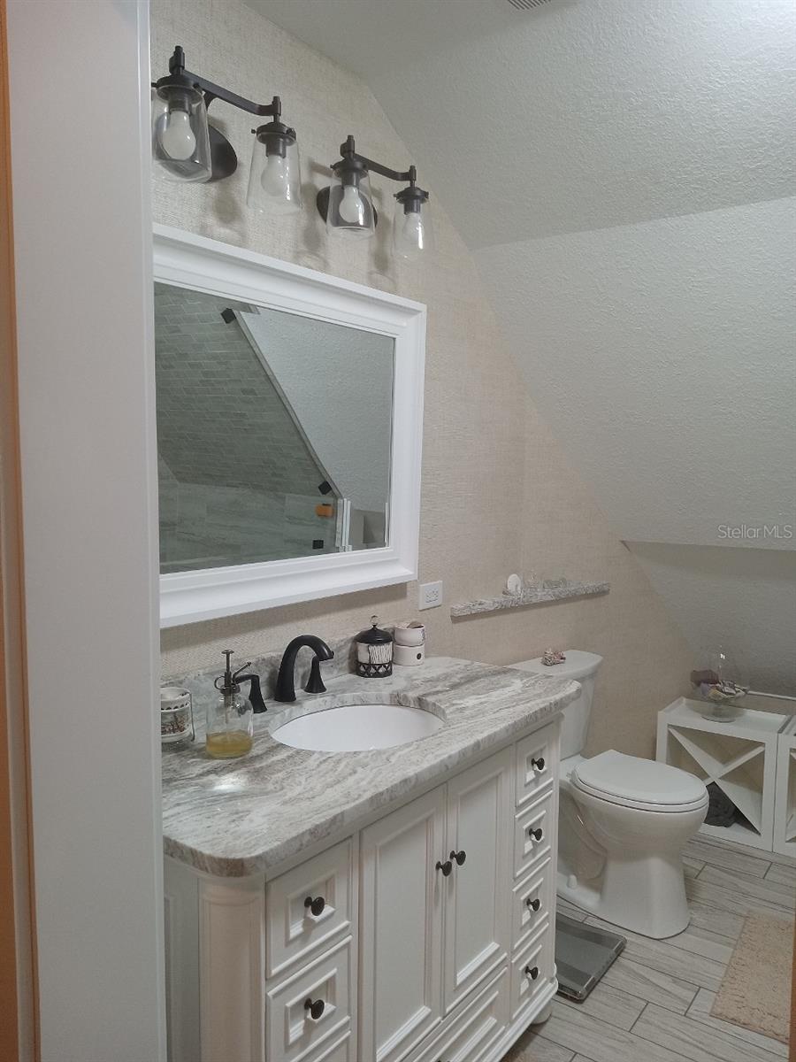 Image 15 of 22 For 10424 Lyons Avenue