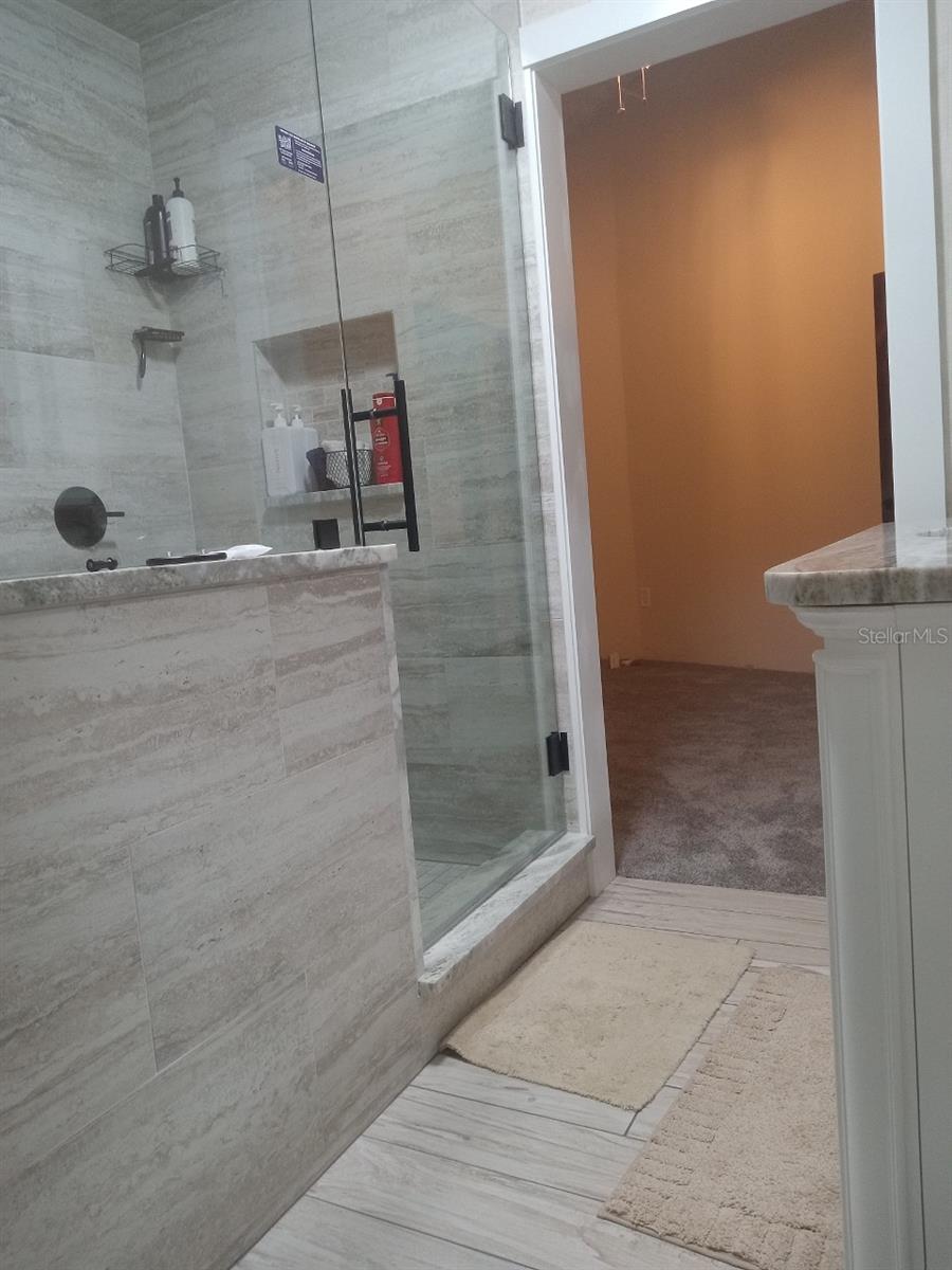 Image 16 of 22 For 10424 Lyons Avenue