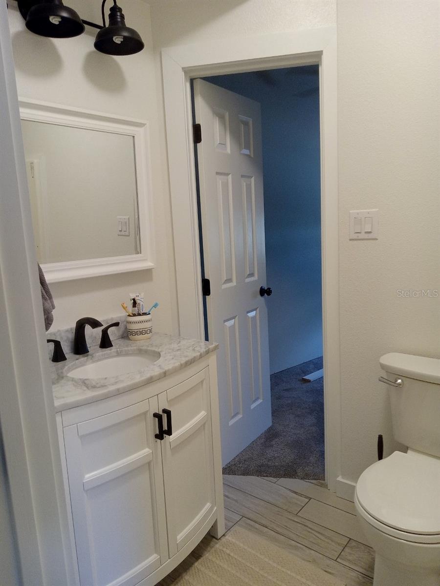 Image 17 of 22 For 10424 Lyons Avenue