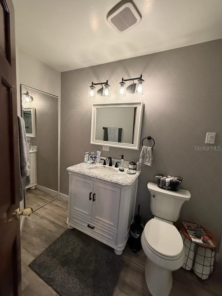 Image 18 of 22 For 10424 Lyons Avenue