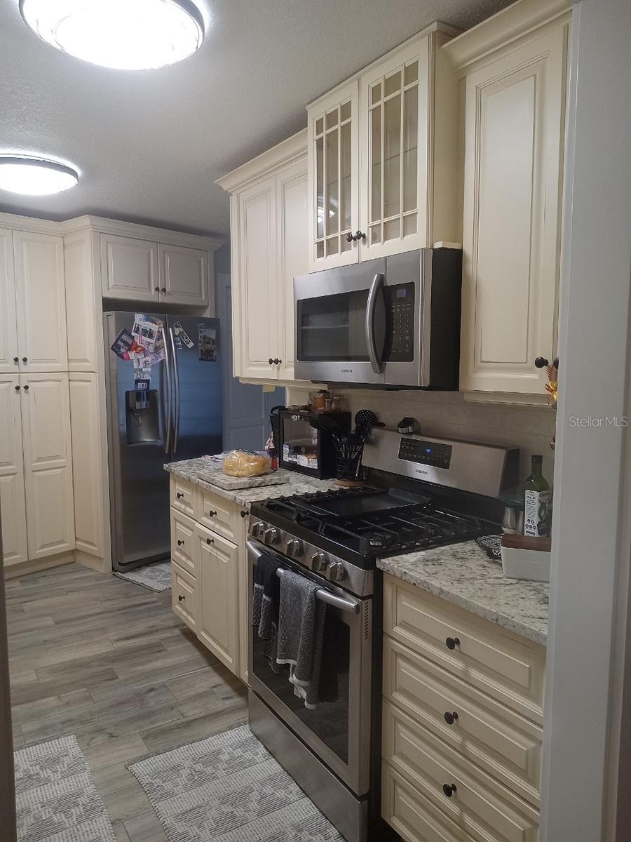 Image 21 of 22 For 10424 Lyons Avenue