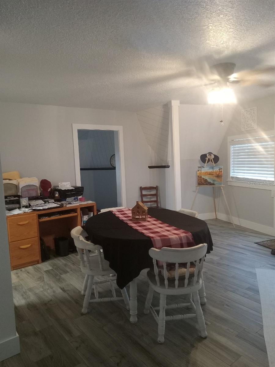 Image 5 of 22 For 10424 Lyons Avenue