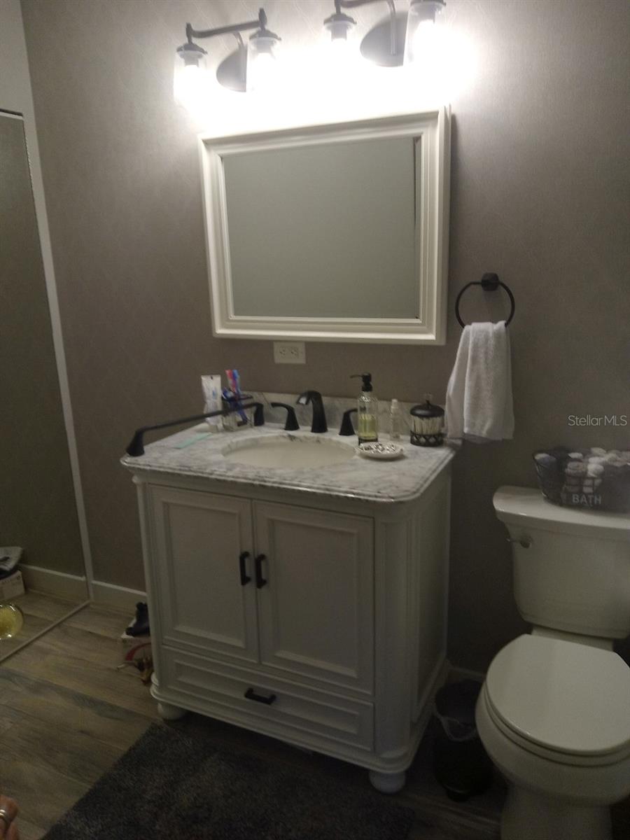 Image 8 of 22 For 10424 Lyons Avenue