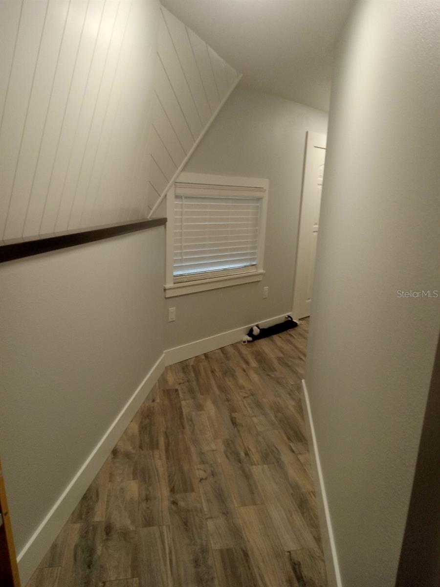 Image 9 of 22 For 10424 Lyons Avenue