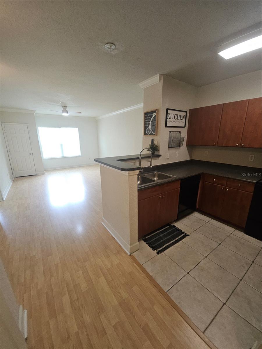 Image 11 of 44 For 202 South Street 4049