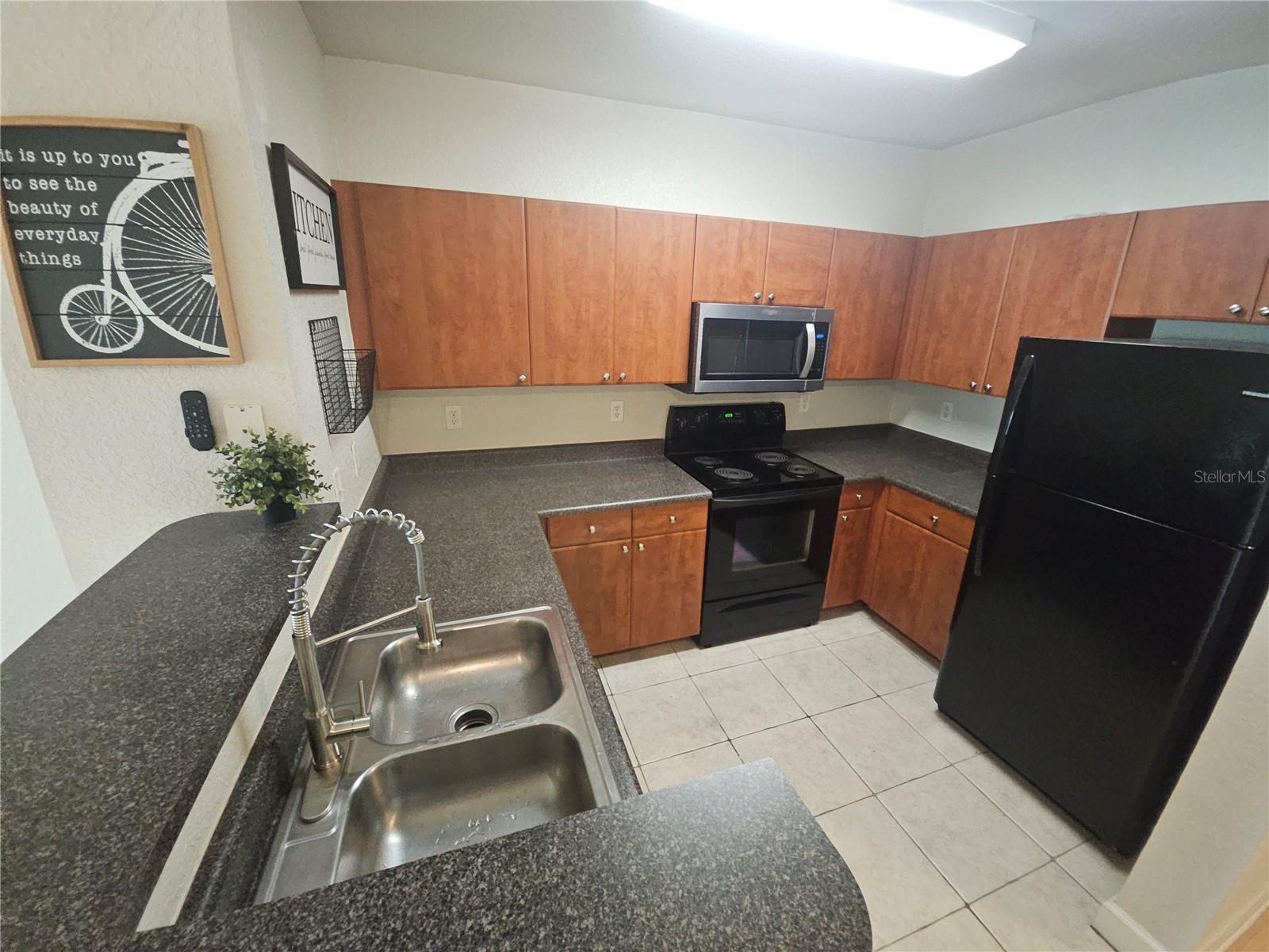 Image 16 of 44 For 202 South Street 4049