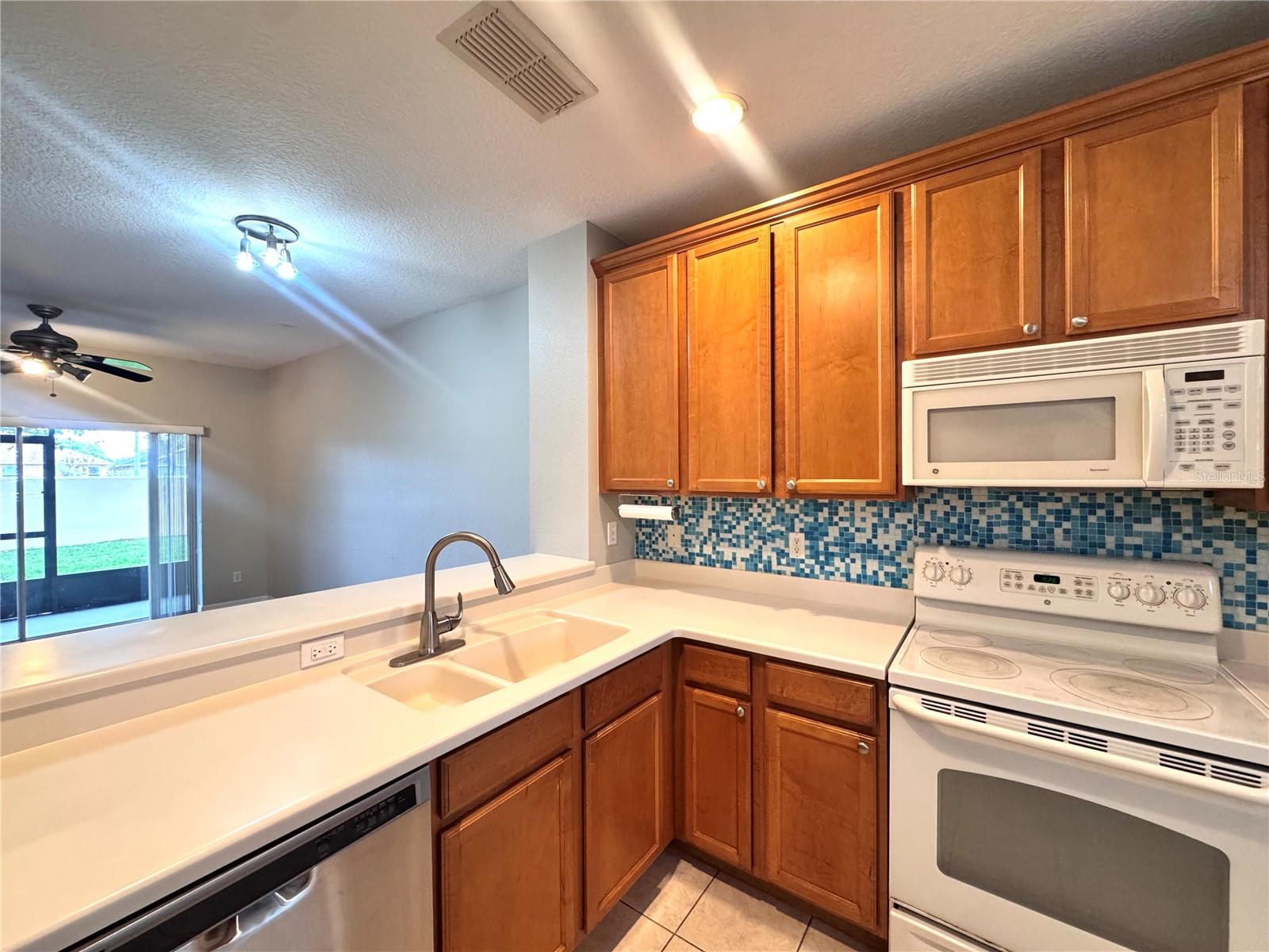 Listing photo id 3 for 3411 Wilshire Way Road 24