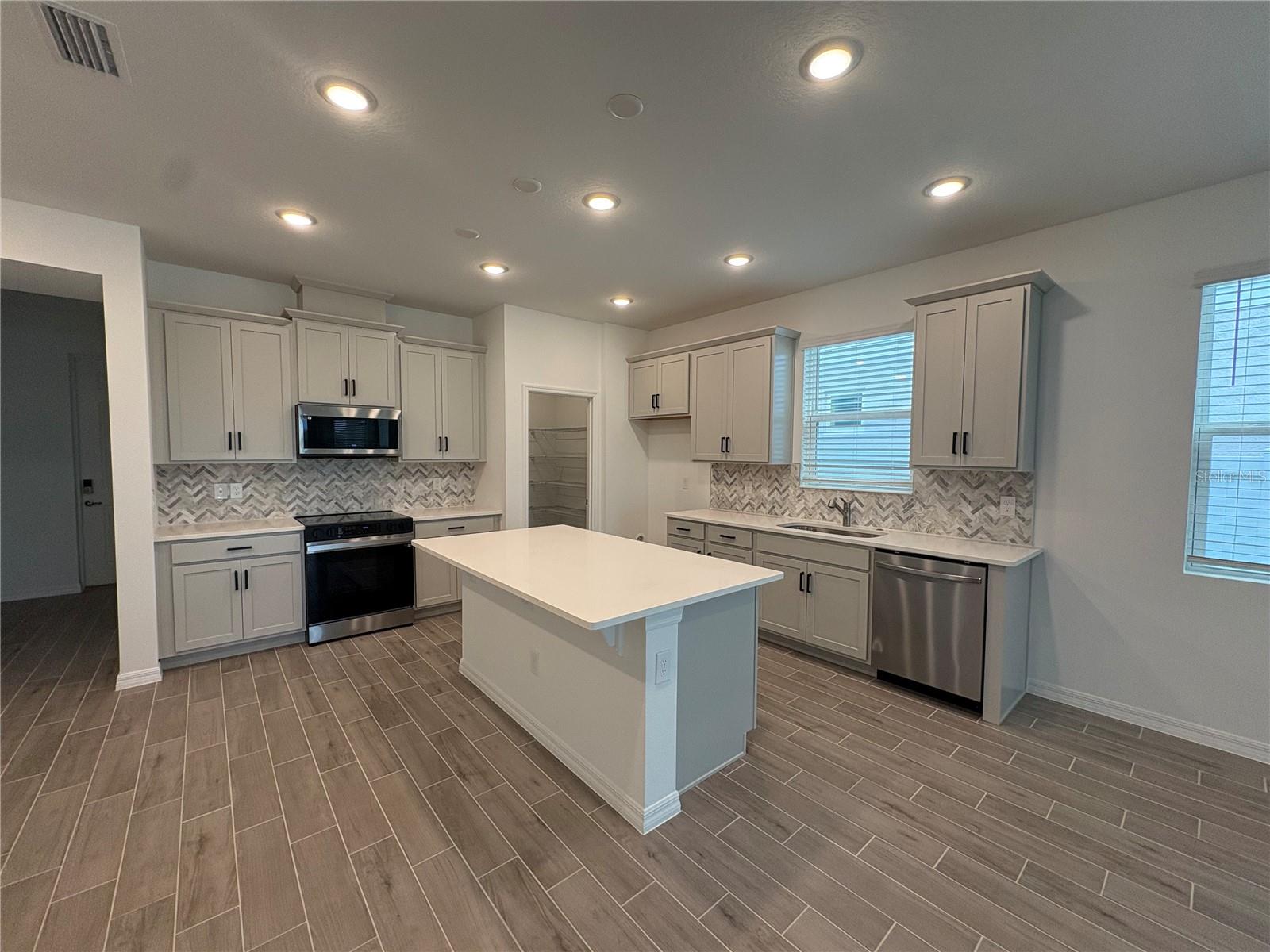 Image 3 of 28 For 1876 Columbus Path