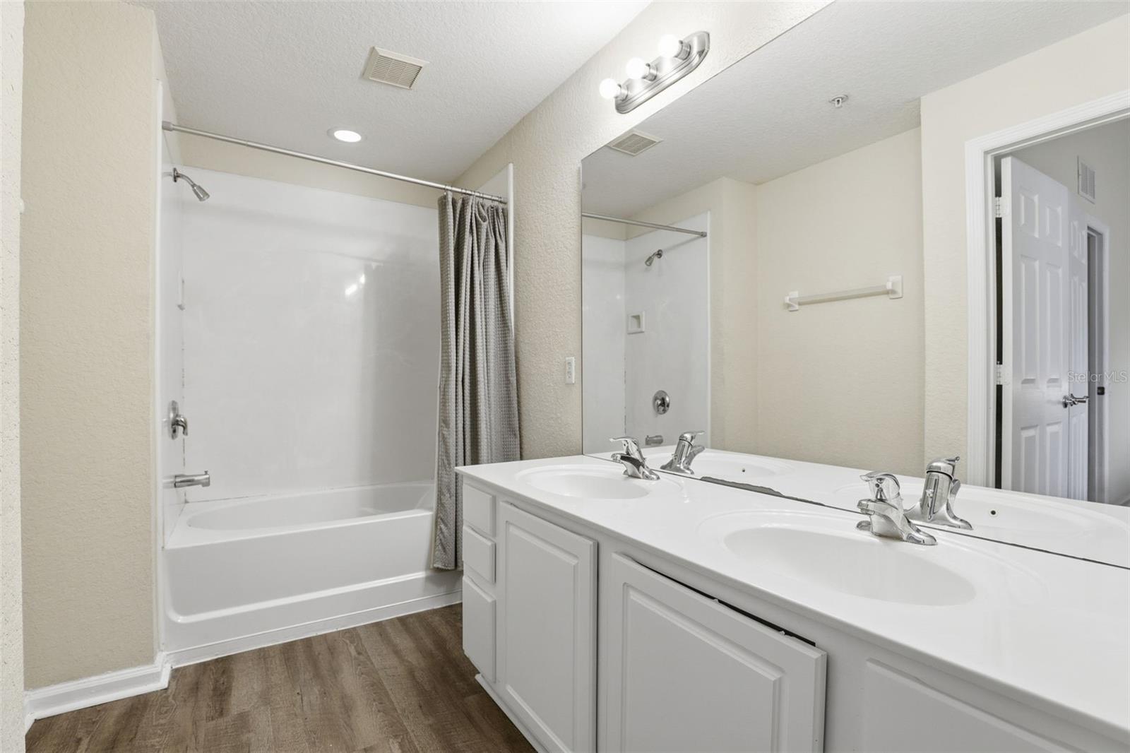 Image 19 of 36 For 2896 Polvadero Lane 104