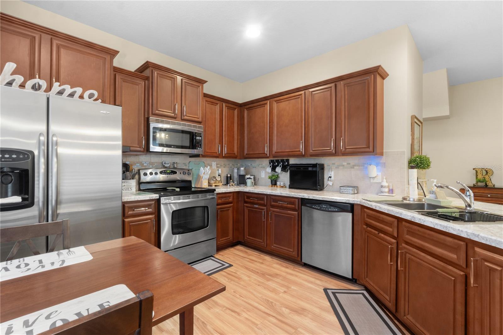 Image 10 of 42 For 15350 Oak Apple Court 17b