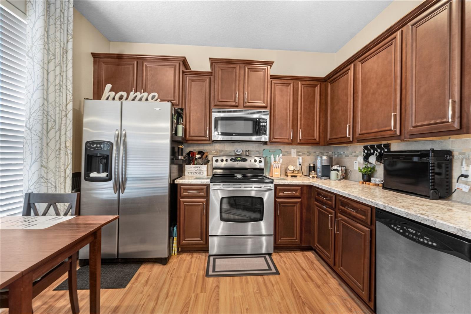 Image 11 of 42 For 15350 Oak Apple Court 17b