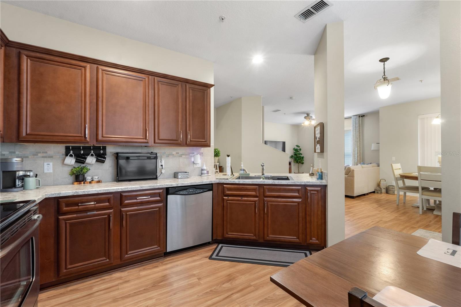 Image 12 of 42 For 15350 Oak Apple Court 17b