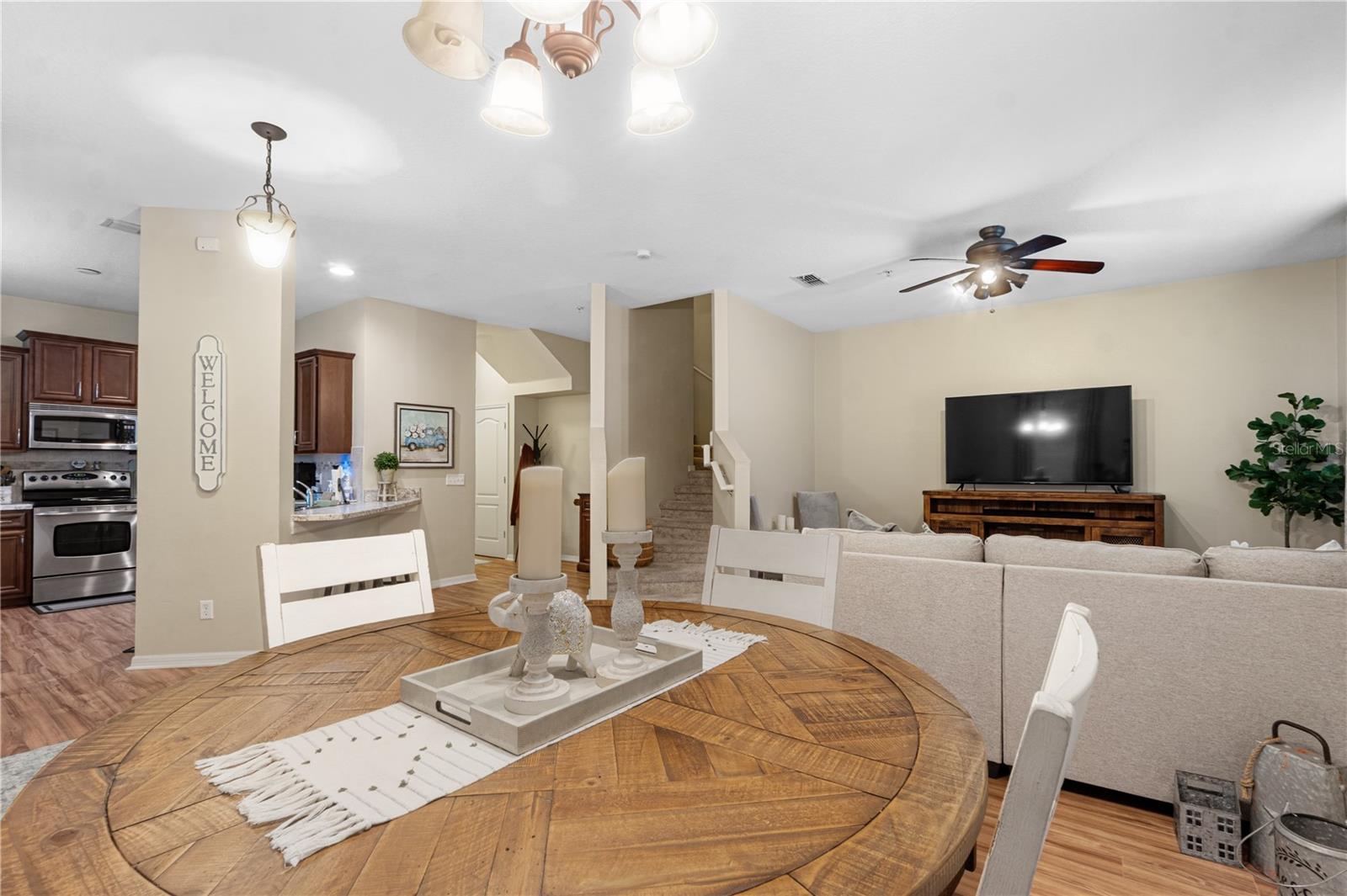 Image 16 of 42 For 15350 Oak Apple Court 17b