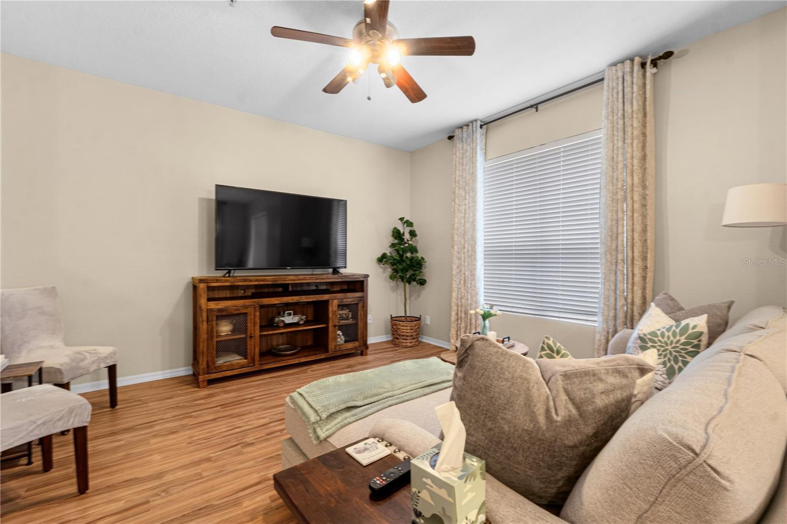 Image 18 of 42 For 15350 Oak Apple Court 17b