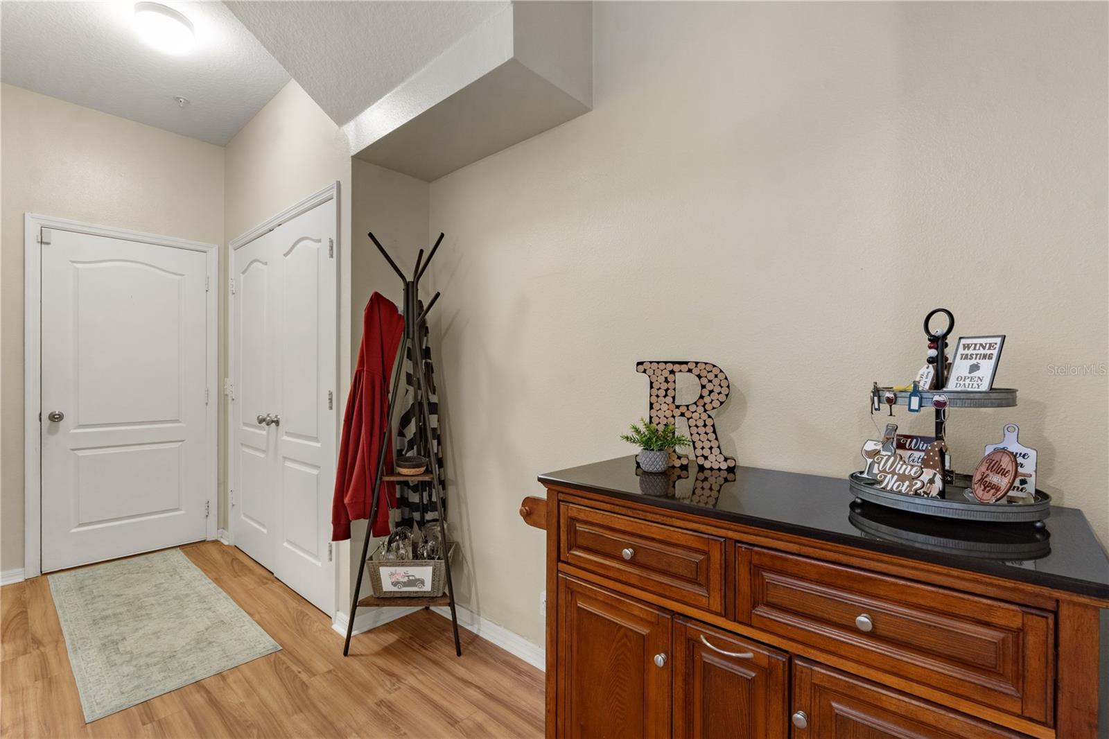 Image 22 of 42 For 15350 Oak Apple Court 17b