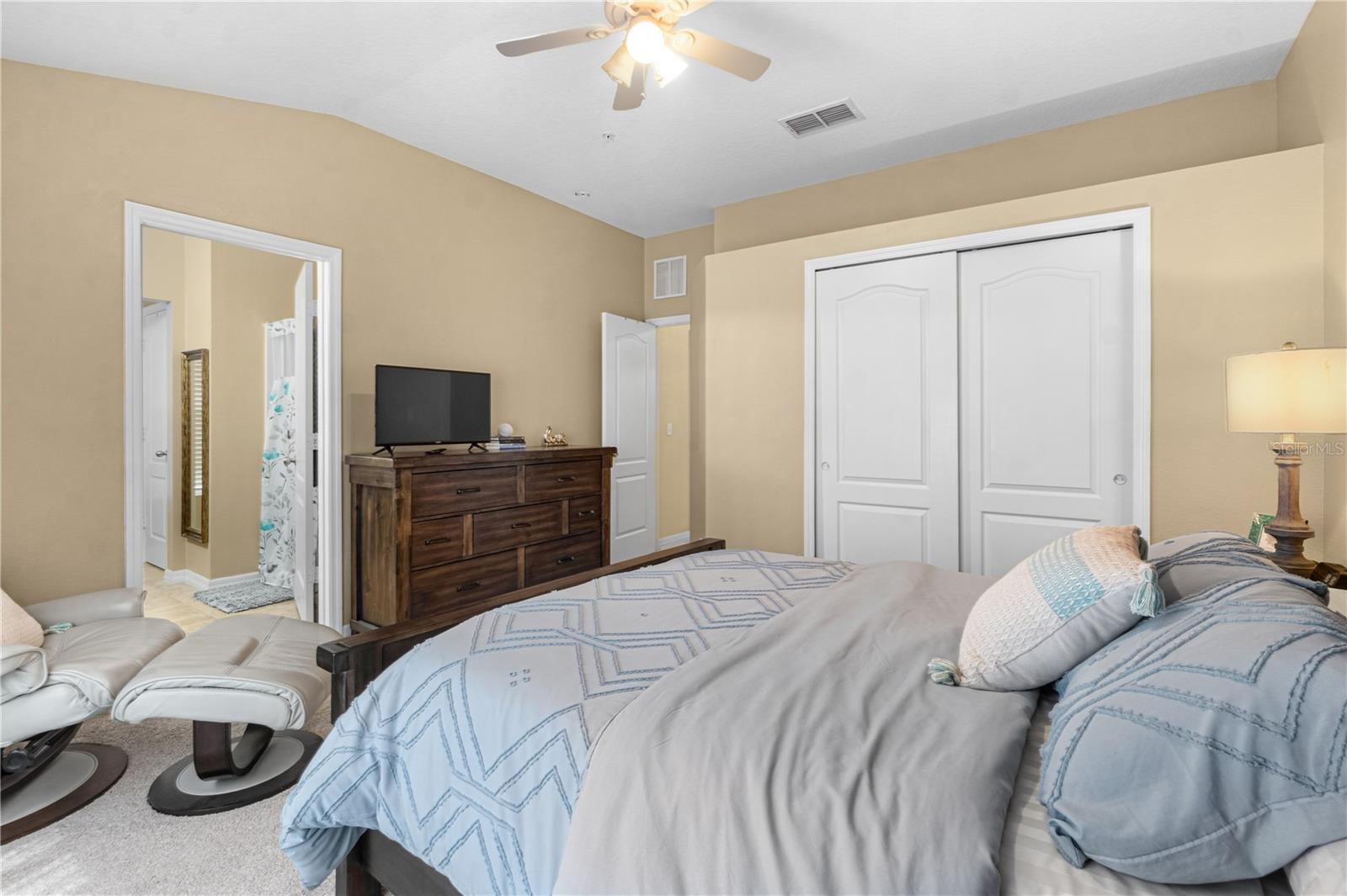 Image 26 of 42 For 15350 Oak Apple Court 17b