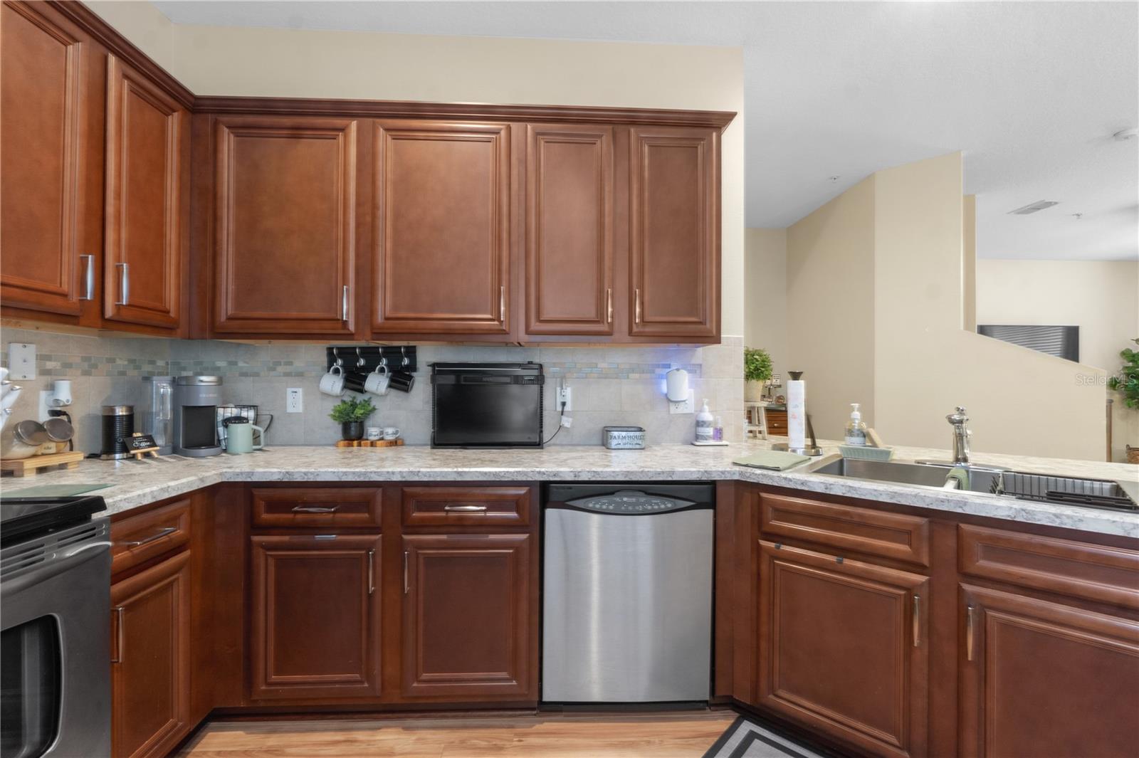 Image 8 of 42 For 15350 Oak Apple Court 17b