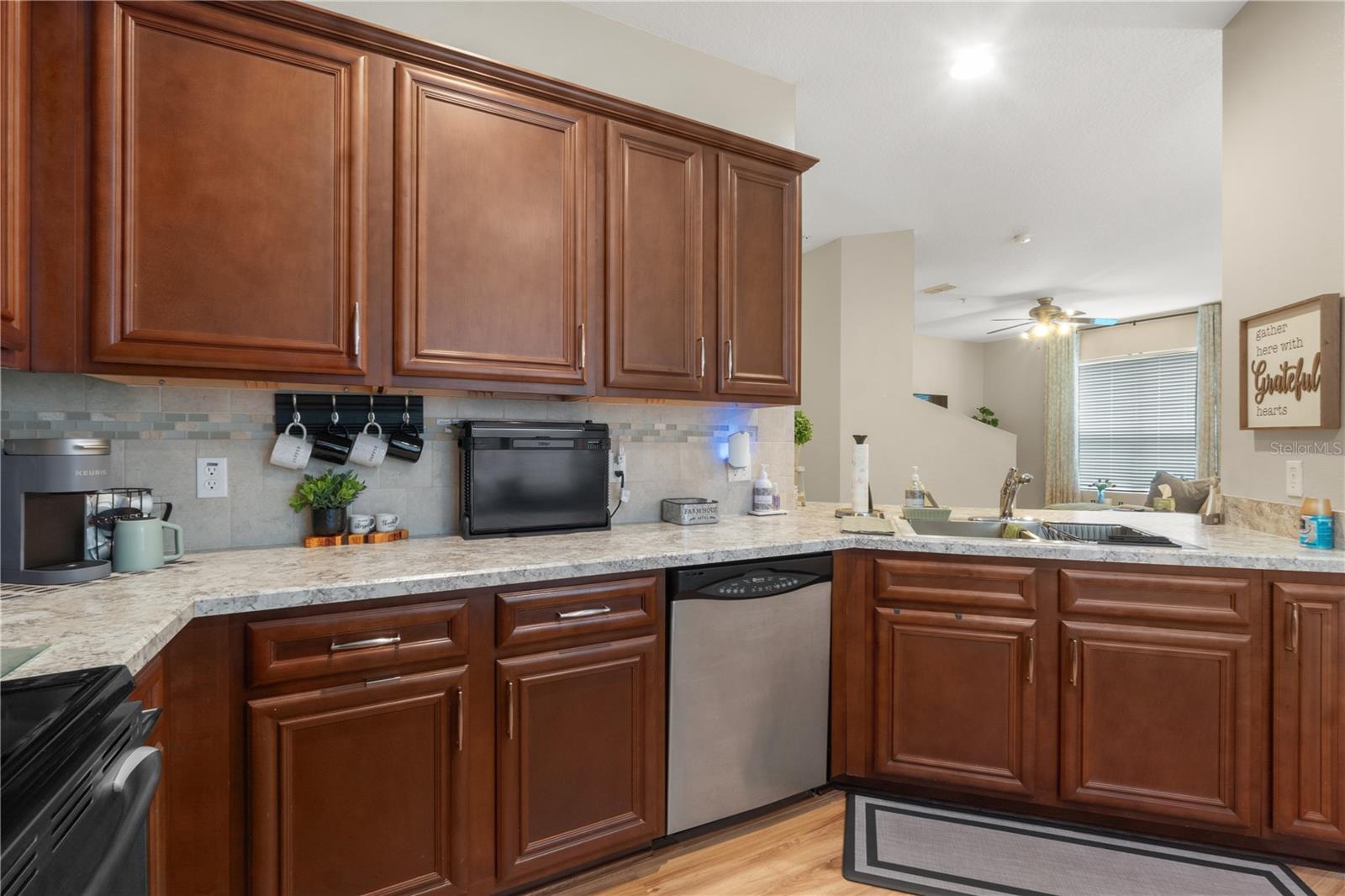 Image 9 of 42 For 15350 Oak Apple Court 17b