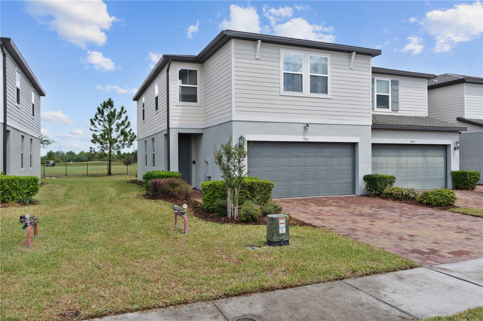 Image 2 of 30 For 951 Robin Holly Street