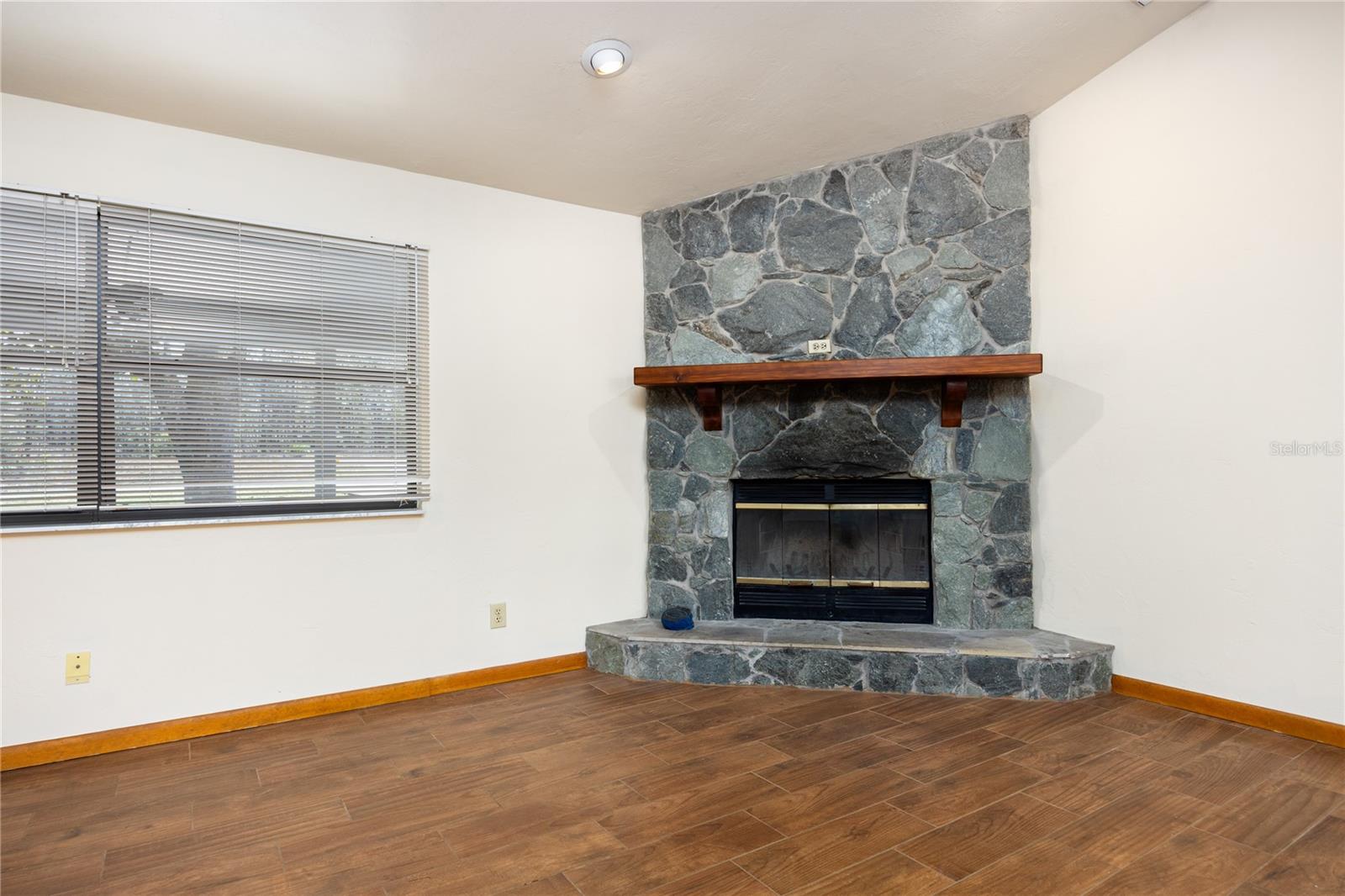 Image 13 of 48 For 15181 9th Street