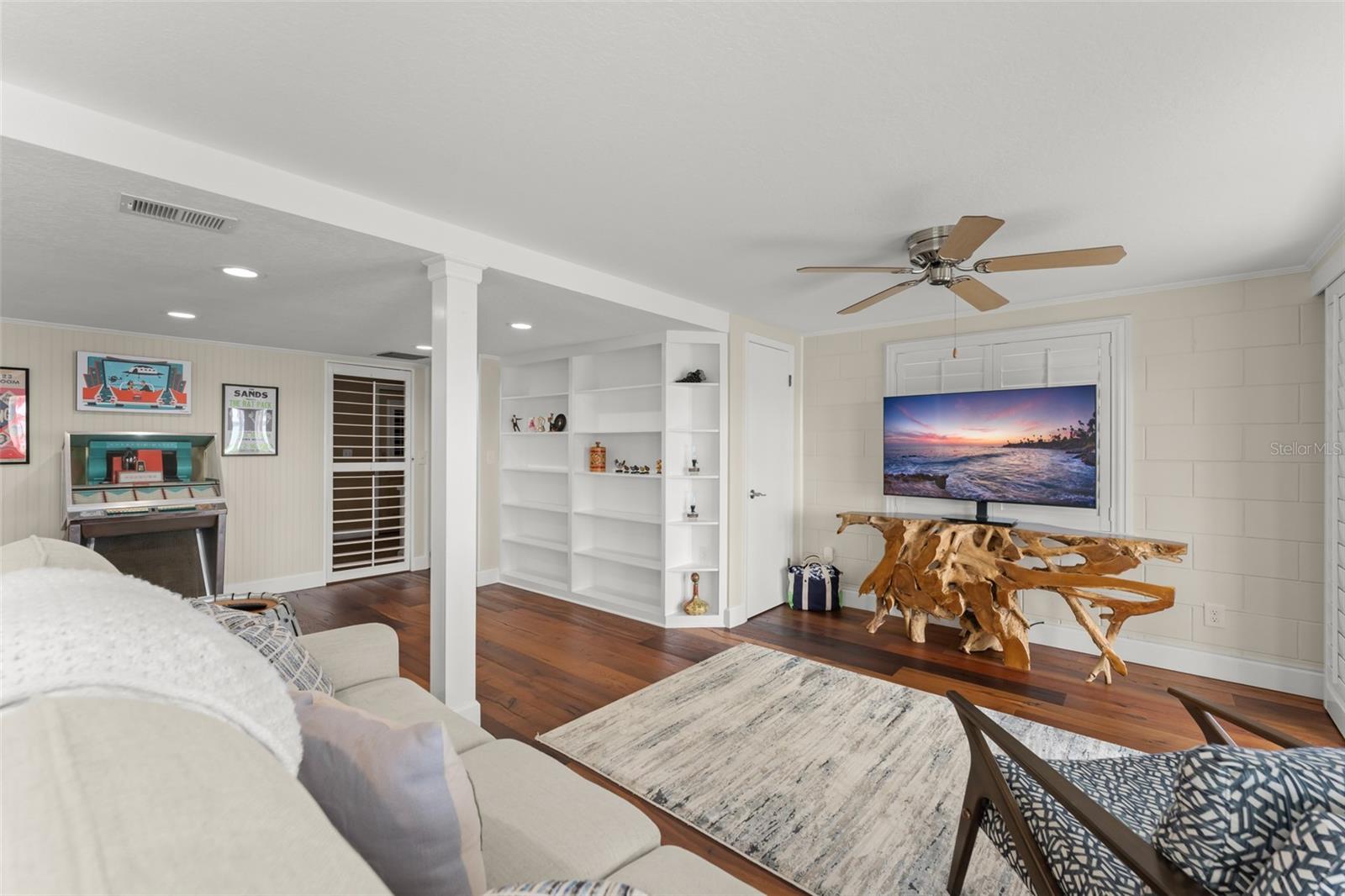 Image 19 of 79 For 10400 Lake Cottage Lane