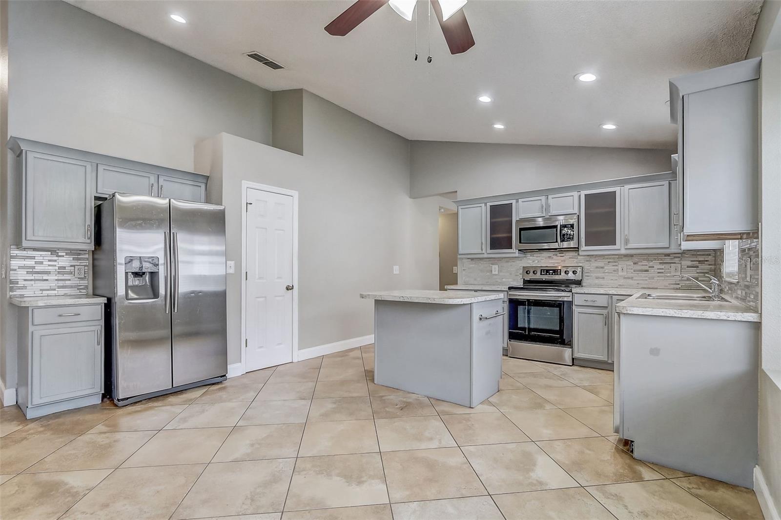 Image 10 of 32 For 14124 Yellow Wood Circle