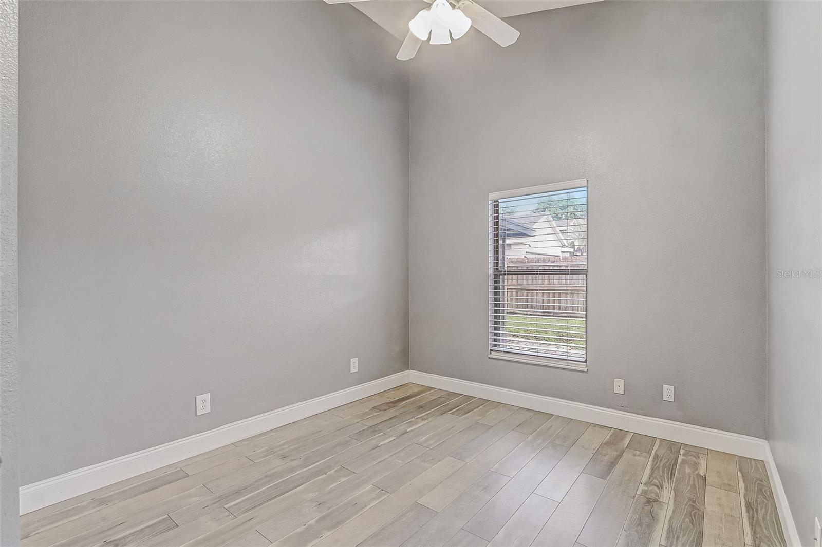 Image 24 of 32 For 14124 Yellow Wood Circle