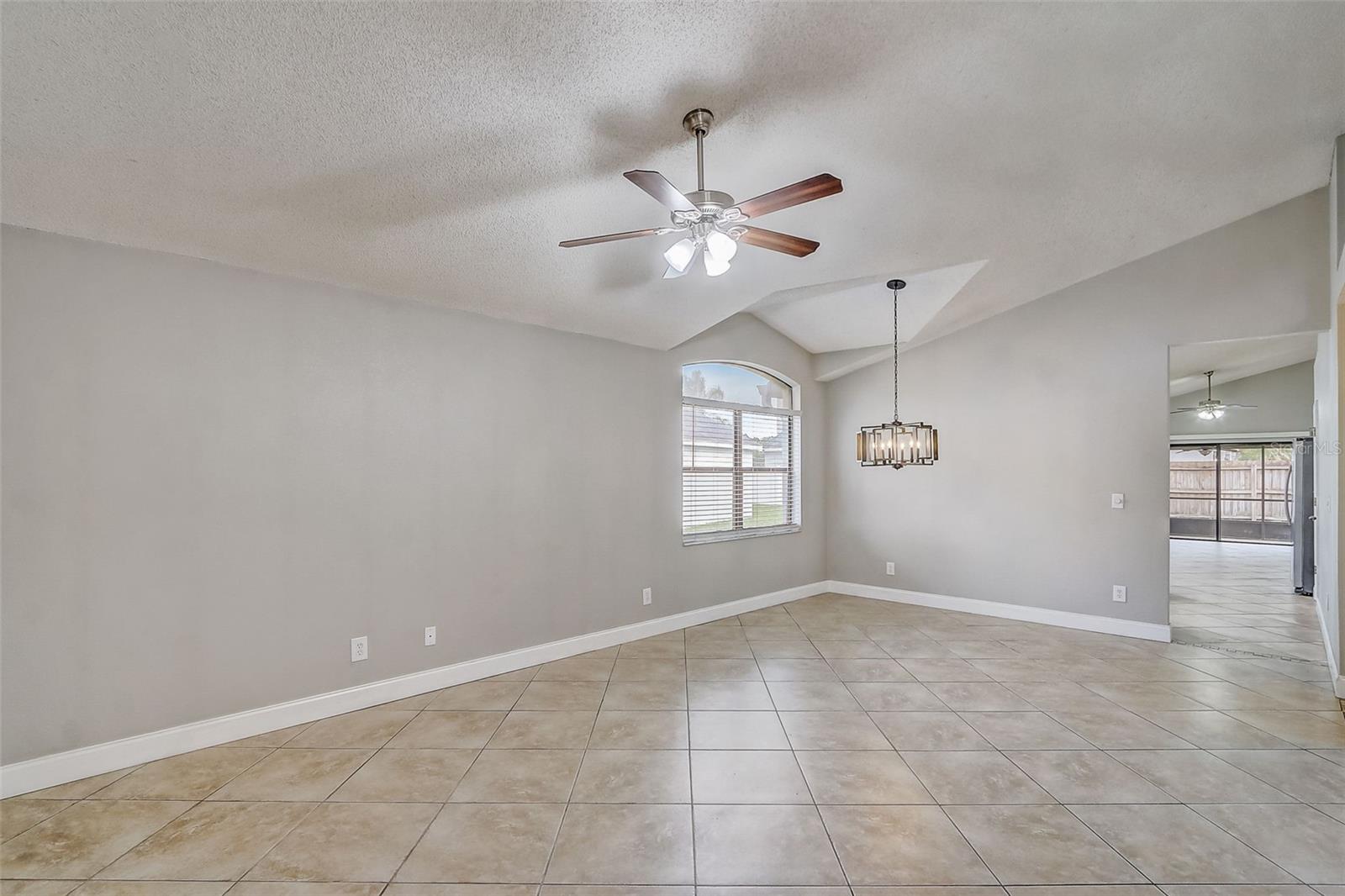 Image 6 of 32 For 14124 Yellow Wood Circle