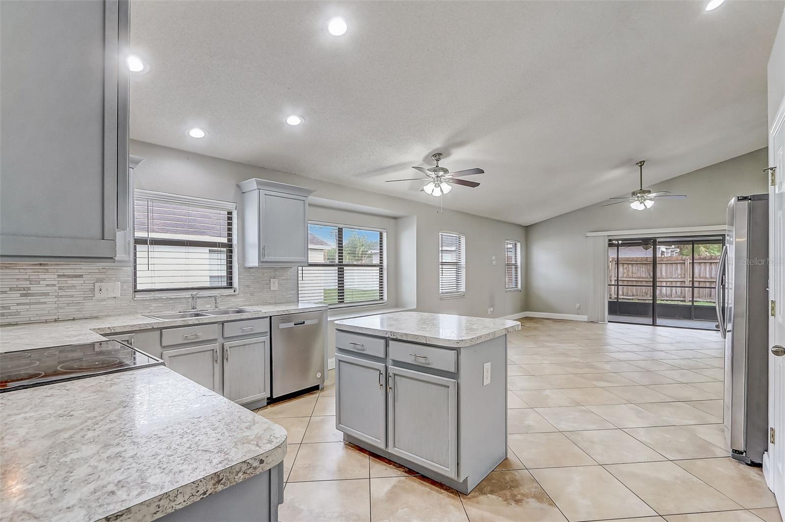 Image 7 of 32 For 14124 Yellow Wood Circle