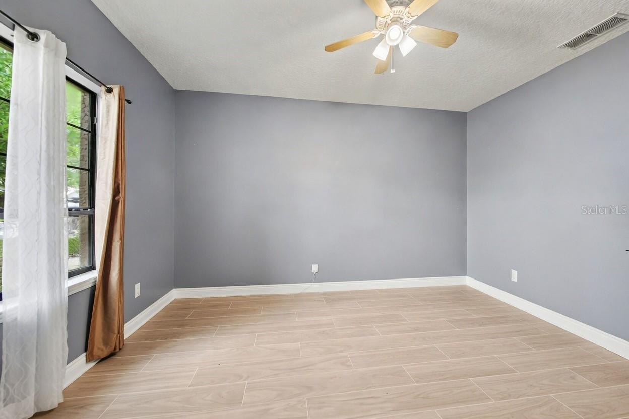 Image 7 of 28 For 1517 Clapton Drive