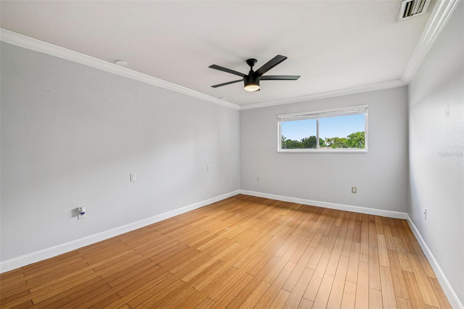 Image 11 of 20 For 926 Lake Destiny Road F