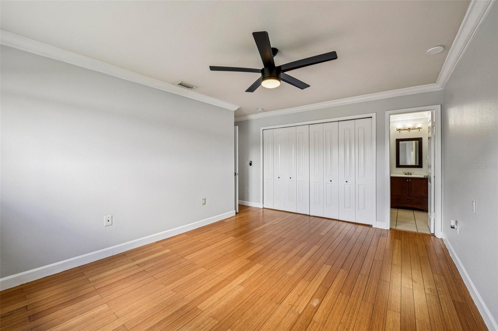 Image 12 of 20 For 926 Lake Destiny Road F