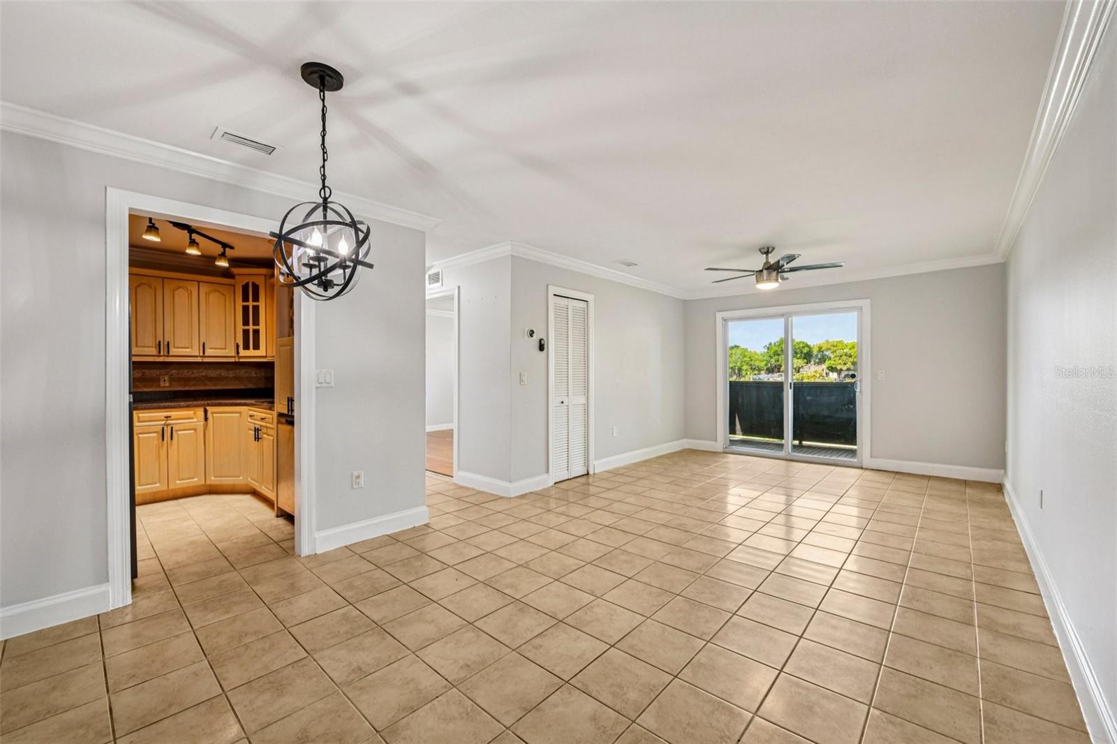 Image 3 of 20 For 926 Lake Destiny Road F