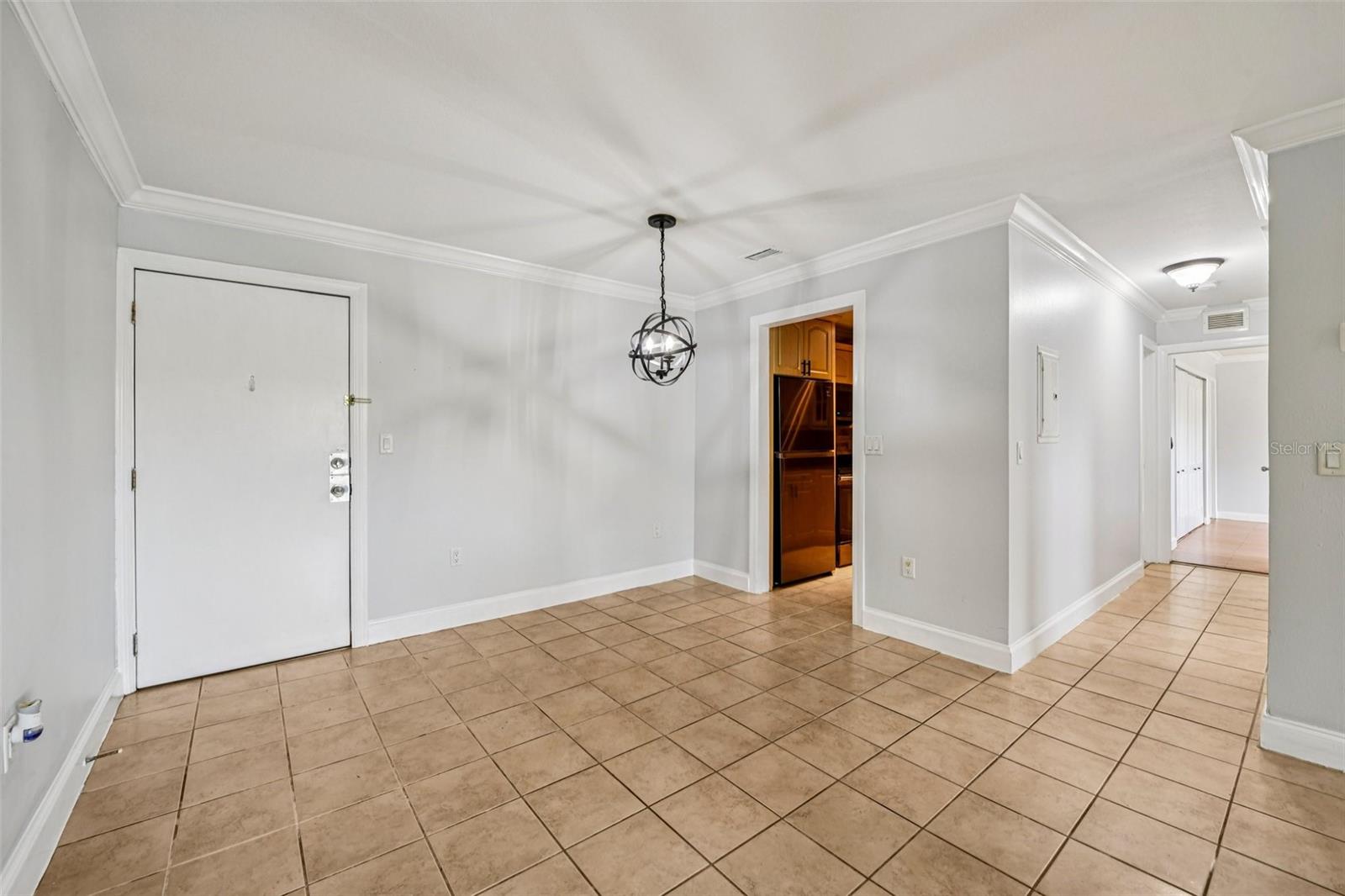 Image 4 of 20 For 926 Lake Destiny Road F