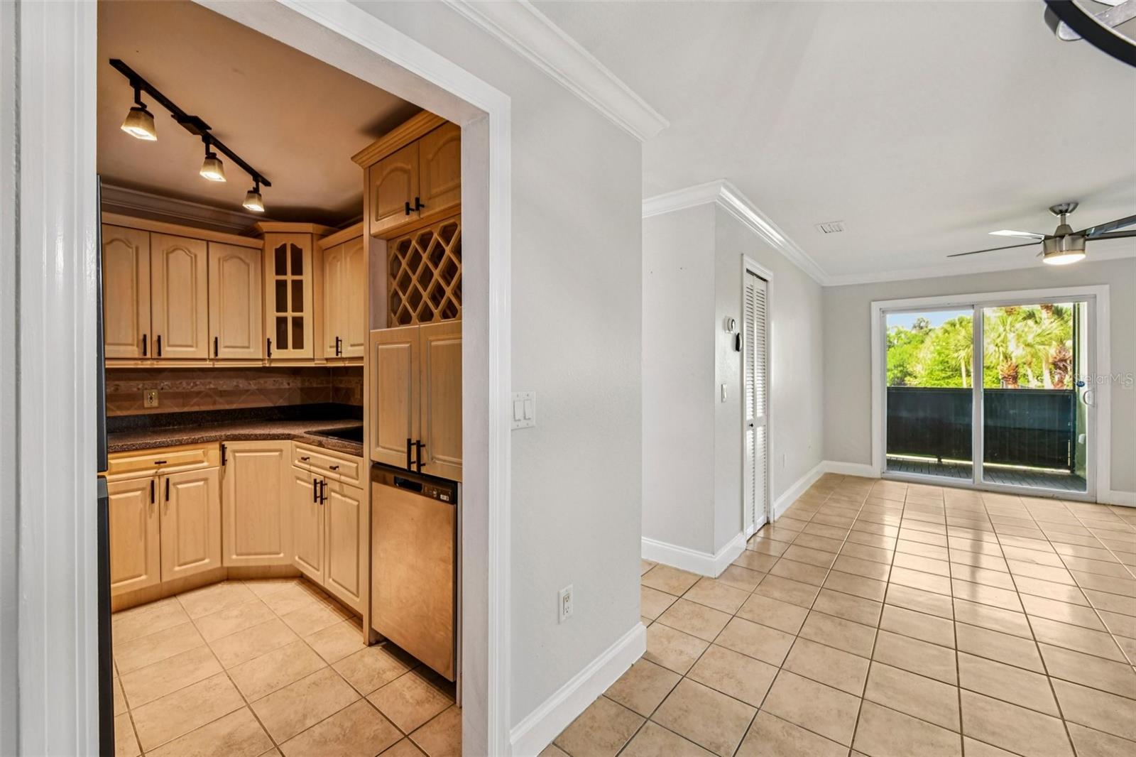 Image 8 of 20 For 926 Lake Destiny Road F