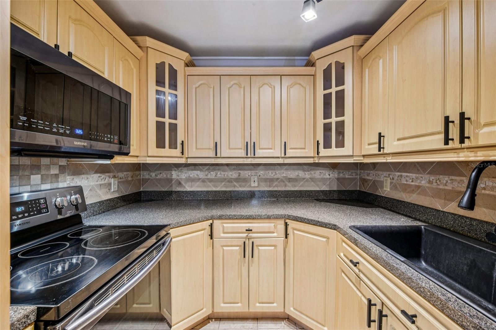 Image 9 of 20 For 926 Lake Destiny Road F