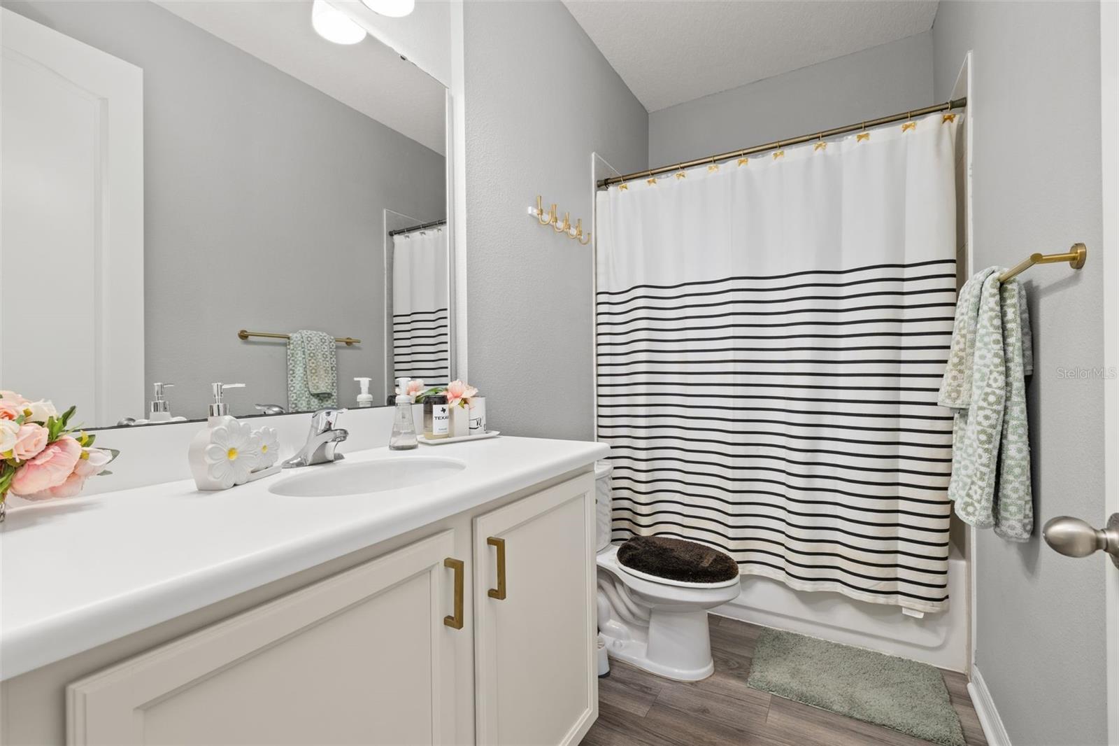 Image 13 of 34 For 6408 Flat Lemon Drive