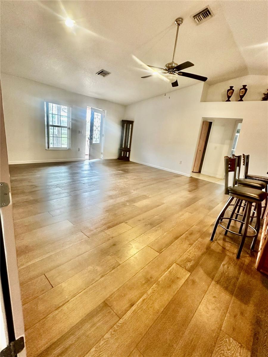 Image 11 of 36 For 910 Rich Drive