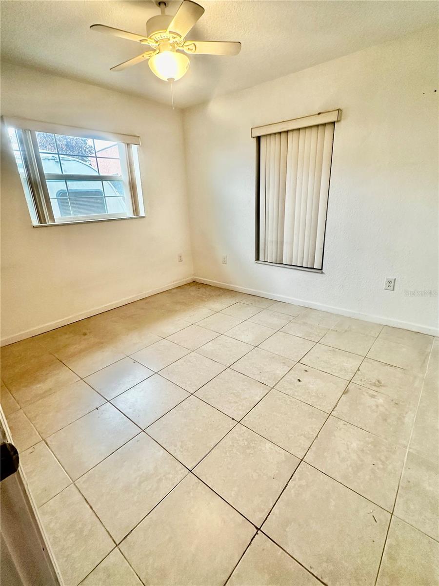 Image 16 of 36 For 910 Rich Drive