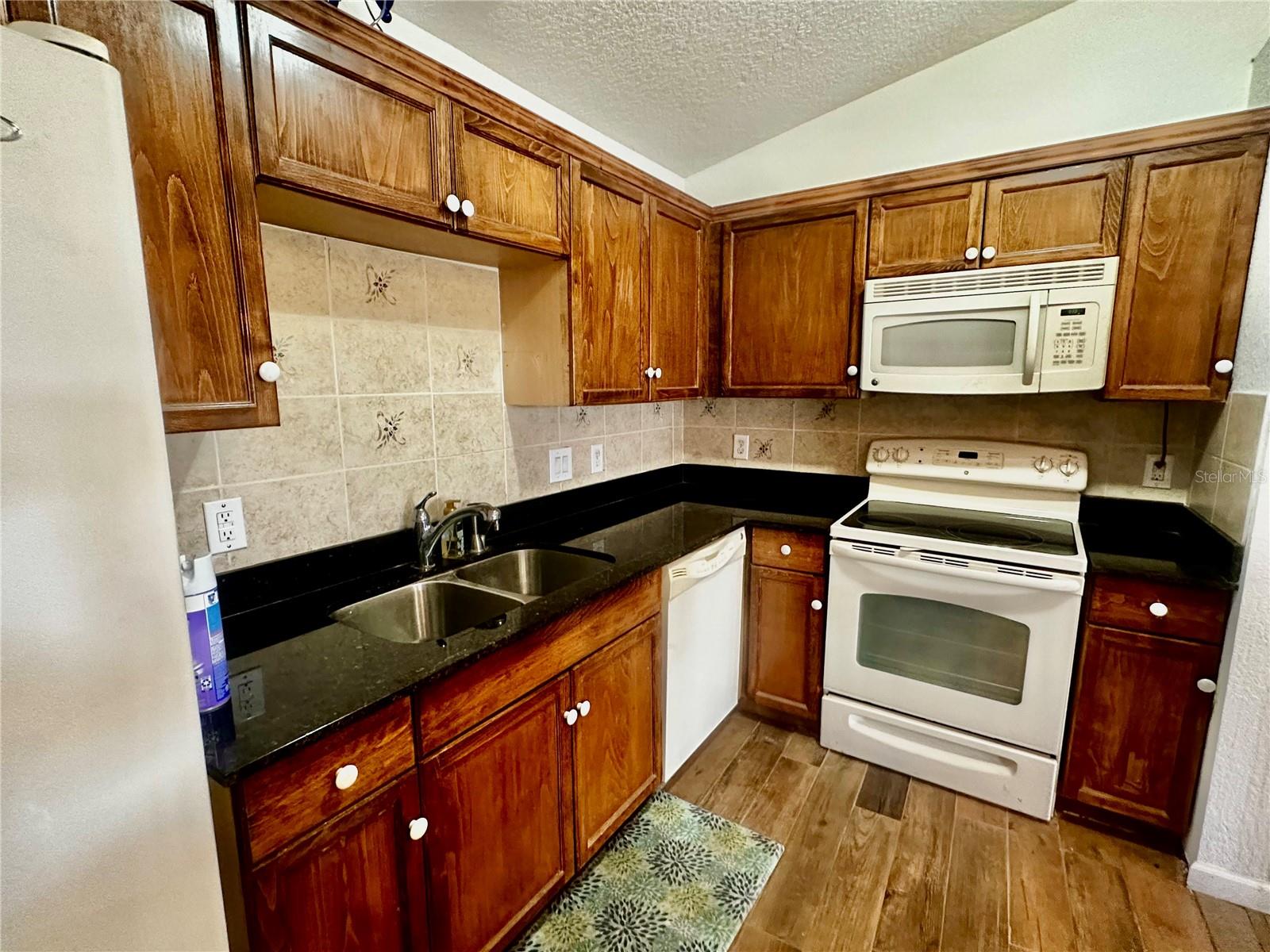 Image 5 of 36 For 910 Rich Drive