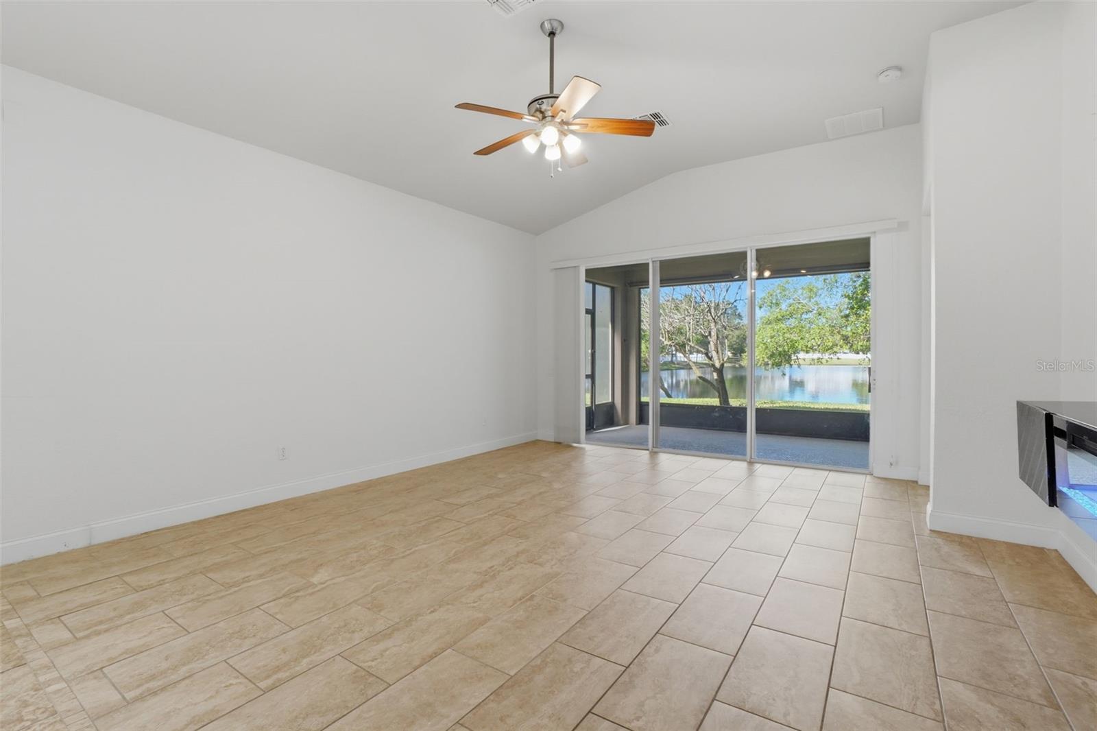 Listing photo id 14 for 14341 Windigo Lane