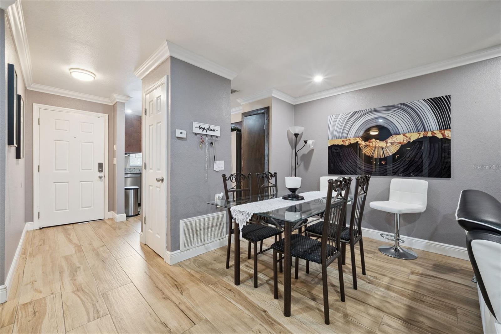 Image 4 of 24 For 6837 Edgefield Lane