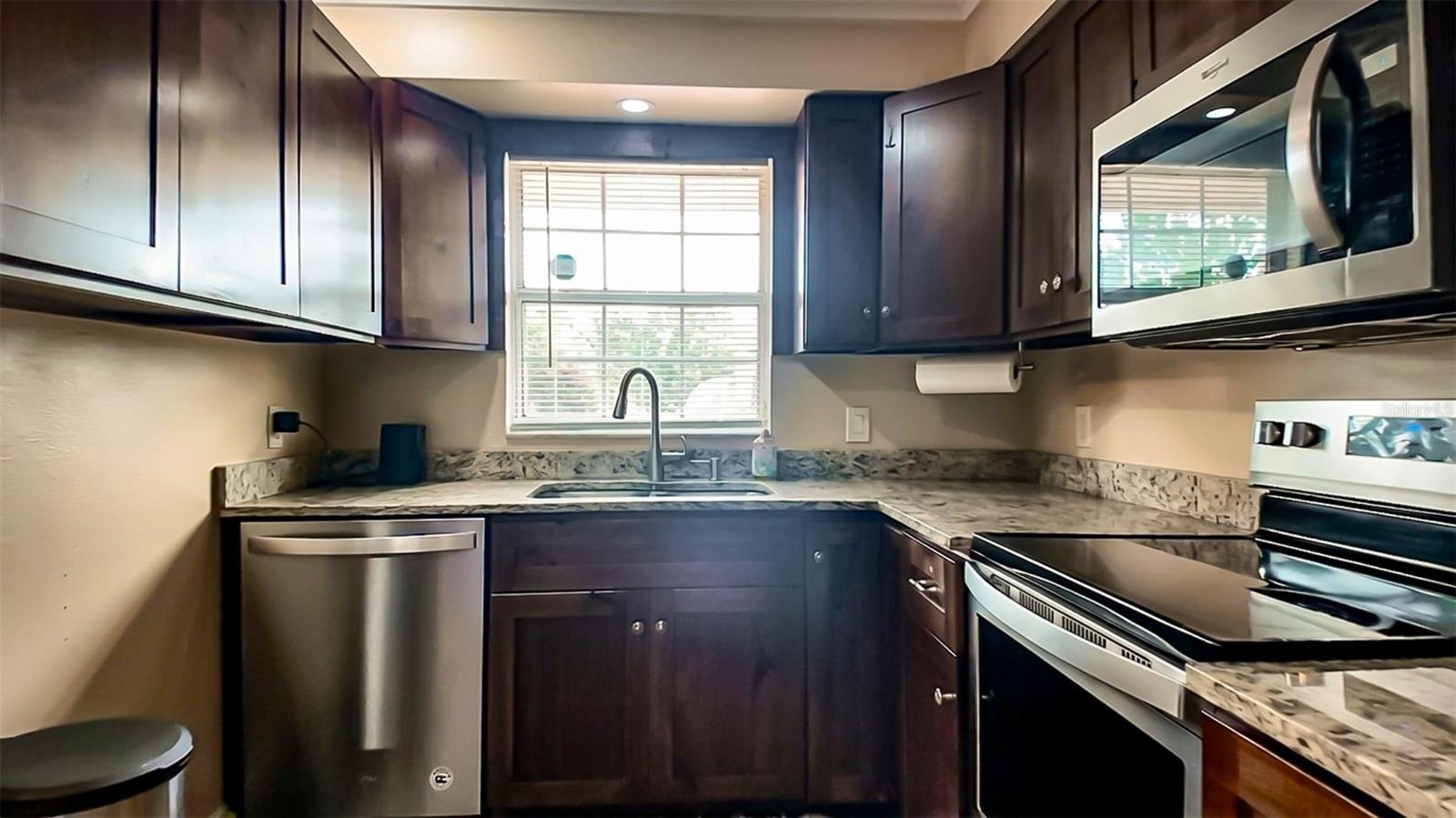 Image 7 of 24 For 6837 Edgefield Lane