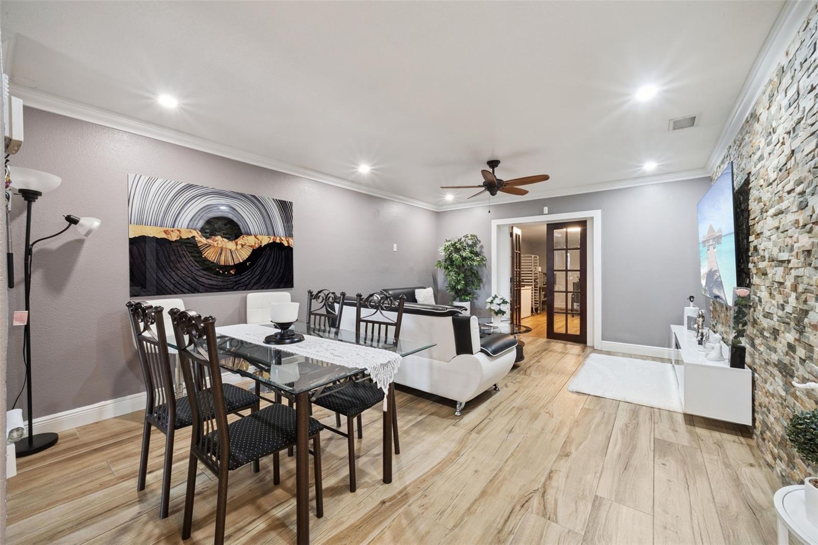 Image 8 of 24 For 6837 Edgefield Lane