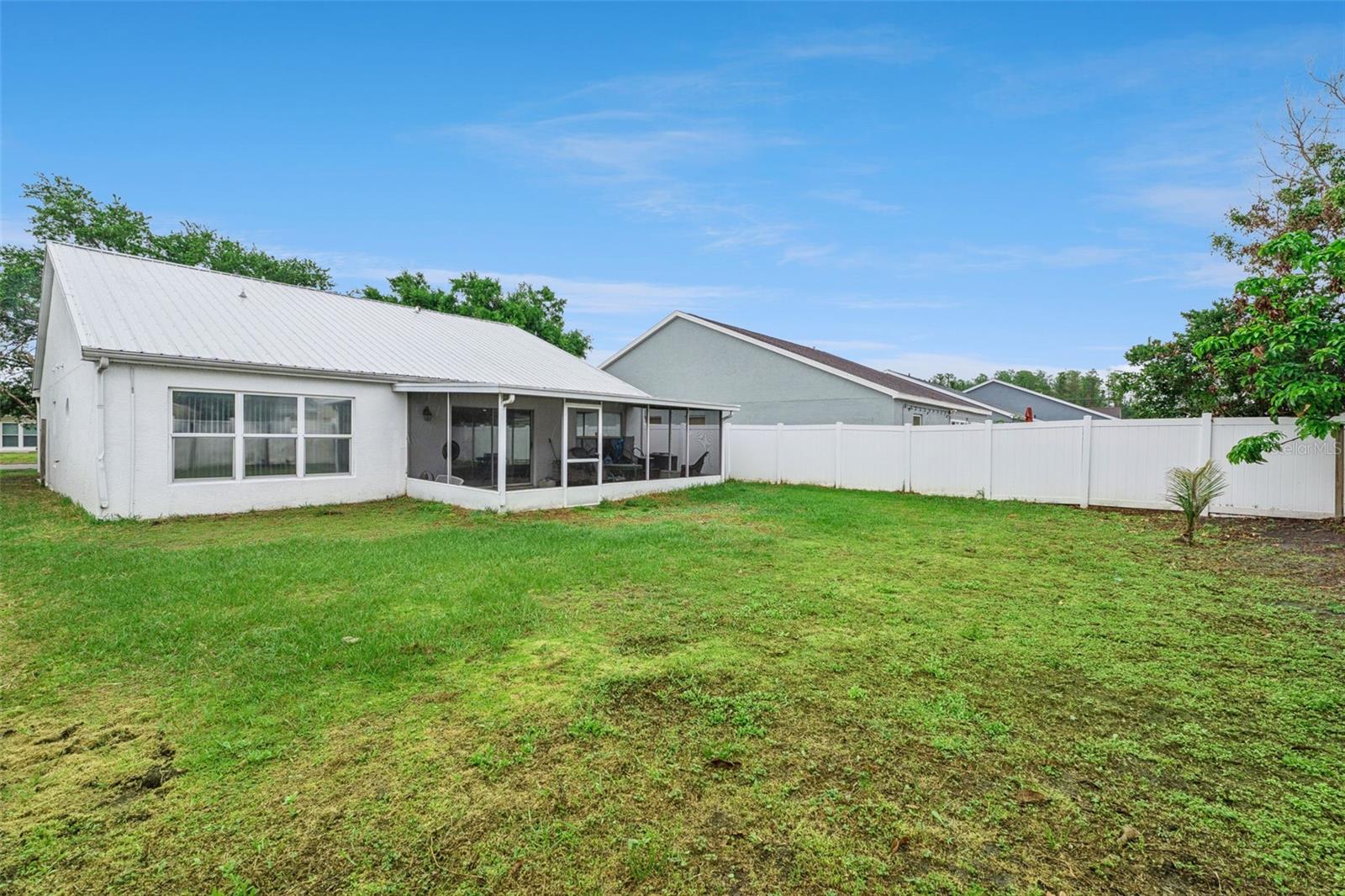 Listing photo id 15 for 11340 Calgary Circle