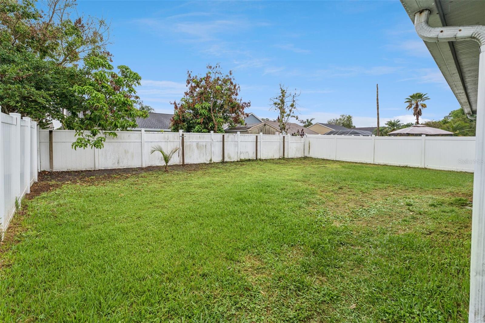 Listing photo id 16 for 11340 Calgary Circle