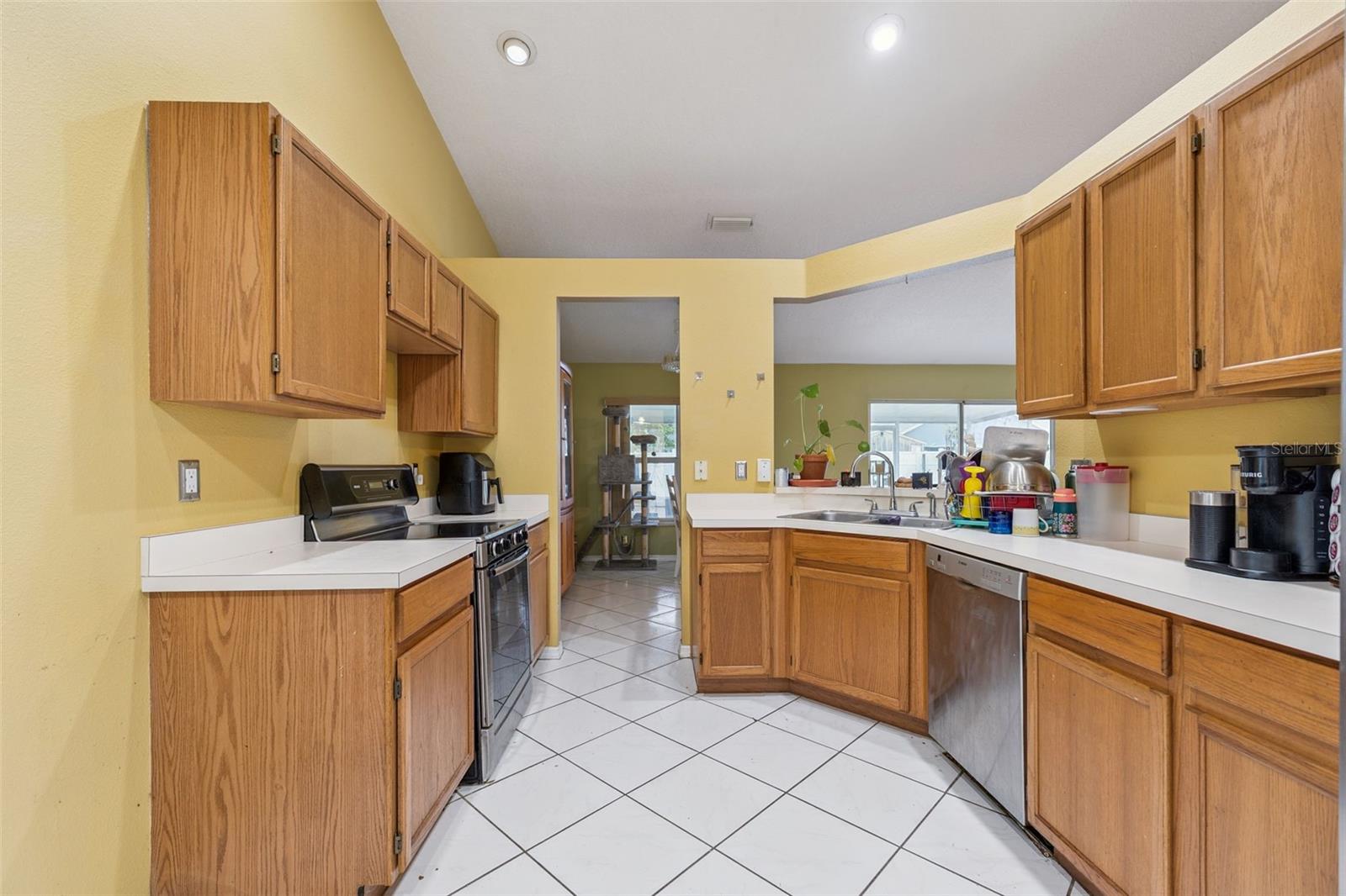 Listing photo id 5 for 11340 Calgary Circle