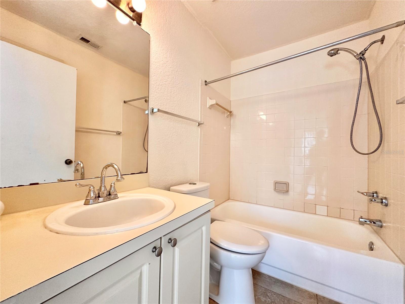 Image 18 of 38 For 2550 Alafaya Trail 12206