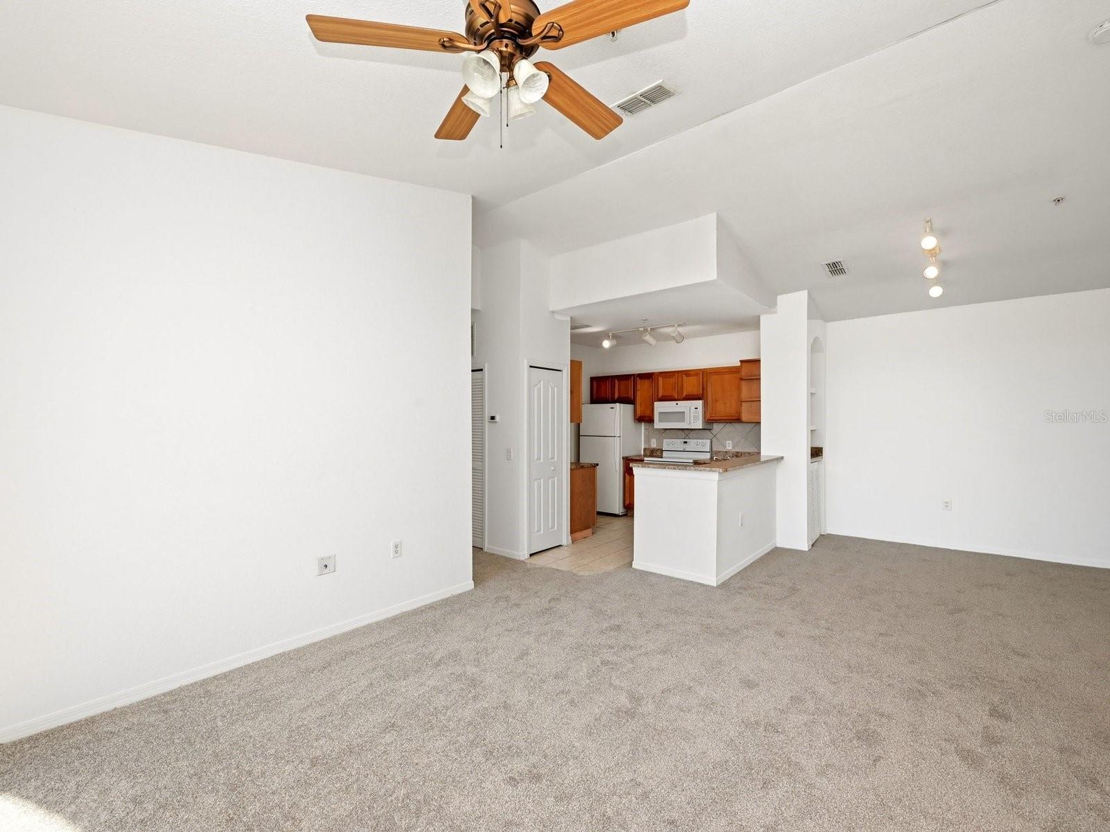 Image 15 of 43 For 6169 Metrowest Boulevard 305