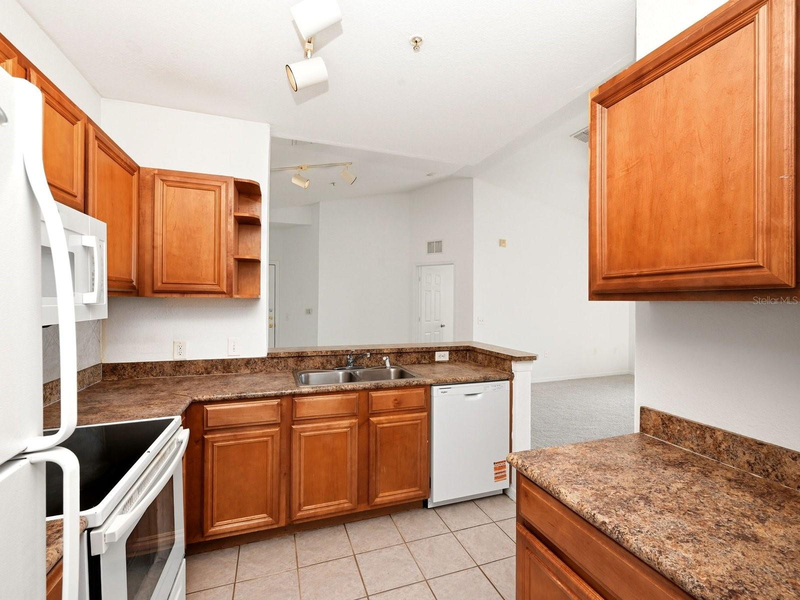 Image 20 of 43 For 6169 Metrowest Boulevard 305